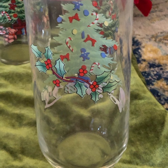 👀 HUGE SALE! VINTAGE CHRISTMAS TREE/TOYS/PRESENTS (4) BEVERAGE GLASSES - Picture 5 of 5